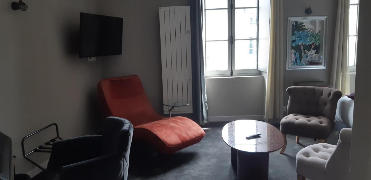 Logis Hotel Le Grand Cerf Ernee Luaran gambar