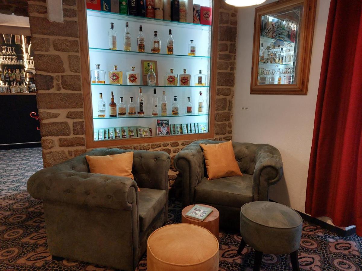 Logis Hotel Le Grand Cerf Ernee Luaran gambar