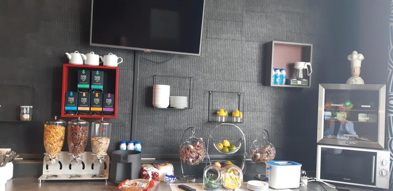Logis Hotel Le Grand Cerf Ernee Luaran gambar