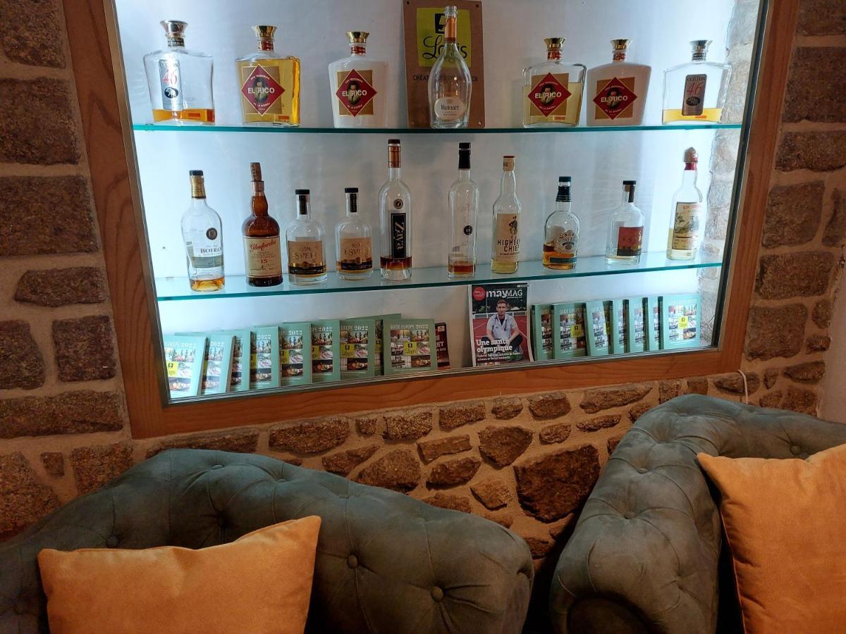 Logis Hotel Le Grand Cerf Ernee Luaran gambar