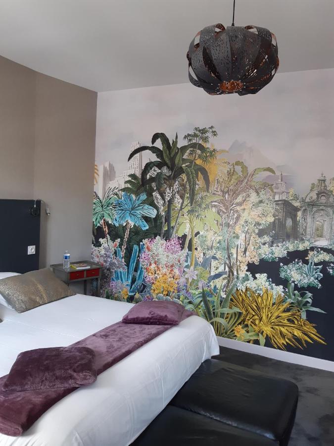 Logis Hotel Le Grand Cerf Ernee Luaran gambar