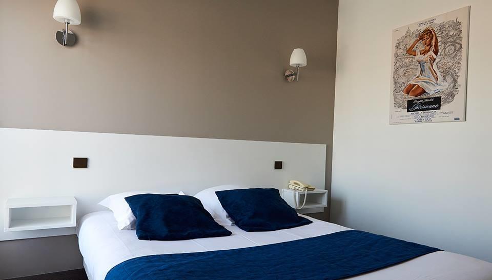 Logis Hotel Le Grand Cerf Ernee Luaran gambar