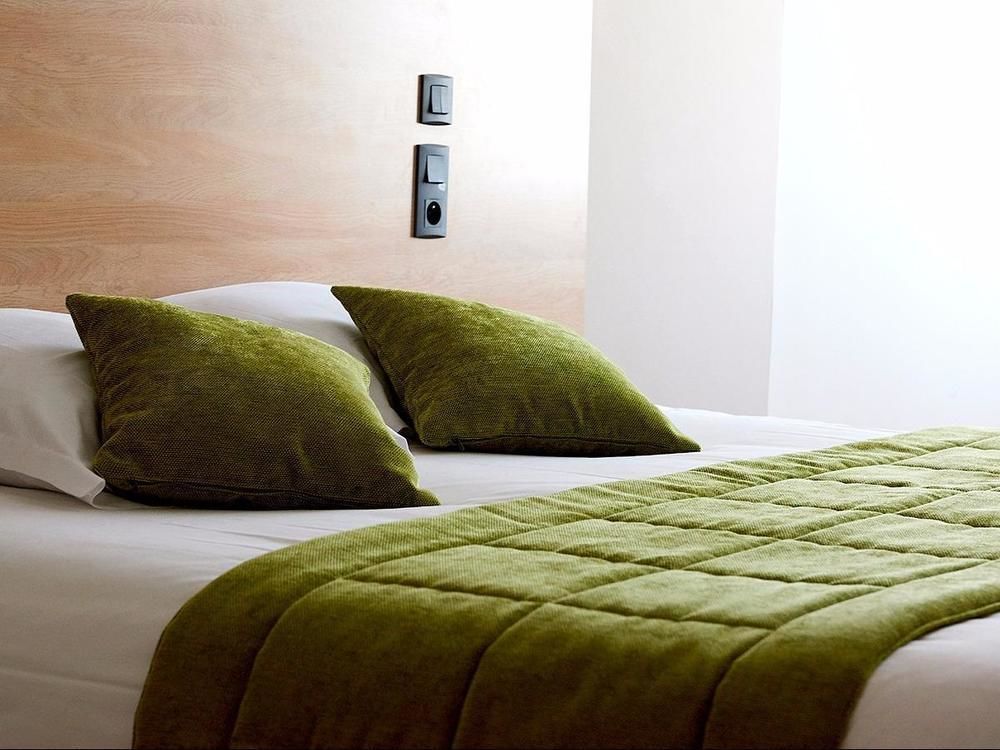Logis Hotel Le Grand Cerf Ernee Luaran gambar